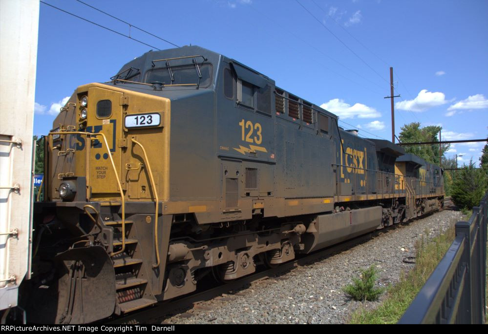 CSX 123 on I032